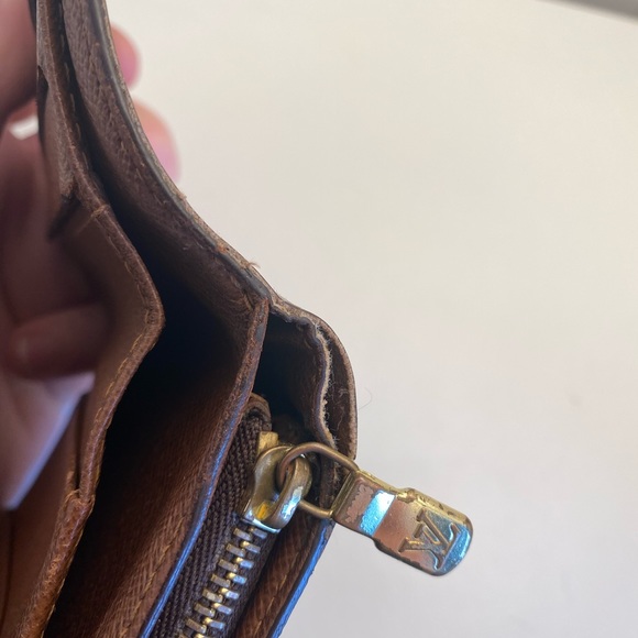 SOLD Vintage Louis Vuitton Monogram Bifold Zippy Wallet - Picture 14 of 16